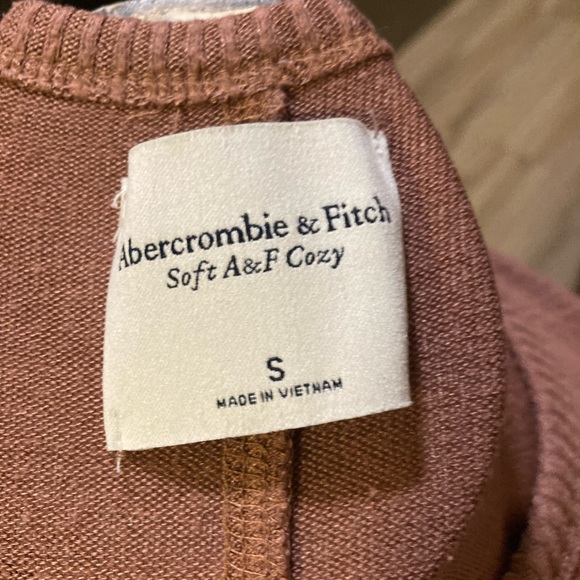 Cozy Top - Picture 4 of 5